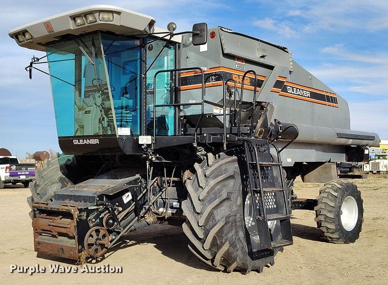 Gleaner R62 Equipment Image0