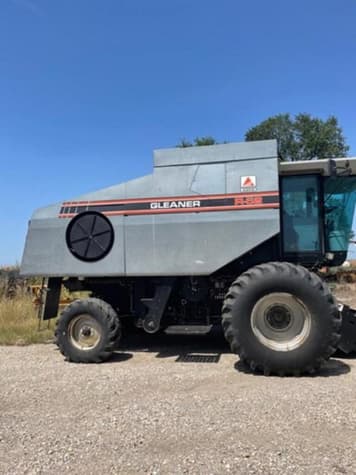 Main image Gleaner R62