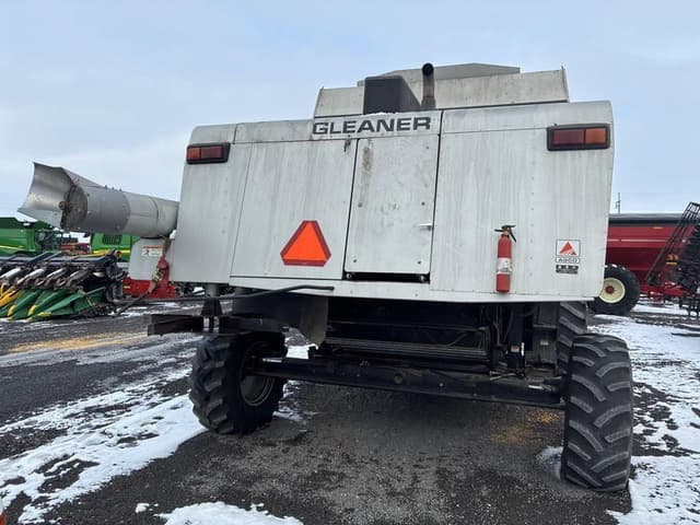 Image of Gleaner R62 equipment image 4