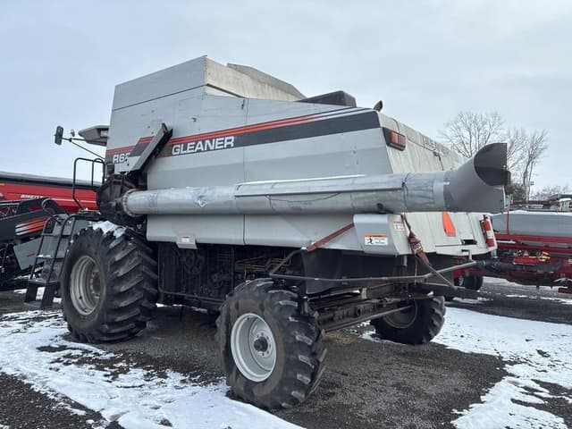 Image of Gleaner R62 equipment image 3