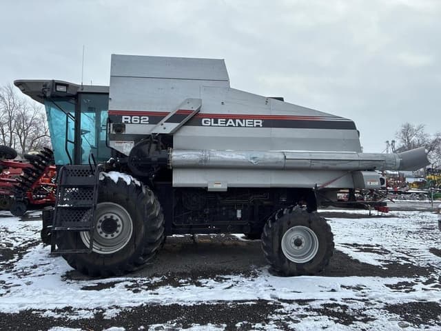 Image of Gleaner R62 equipment image 2