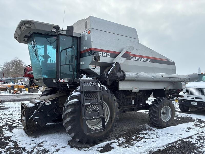 Gleaner R62 Equipment Image0