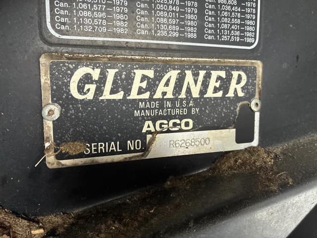 Image of Gleaner R62 equipment image 1