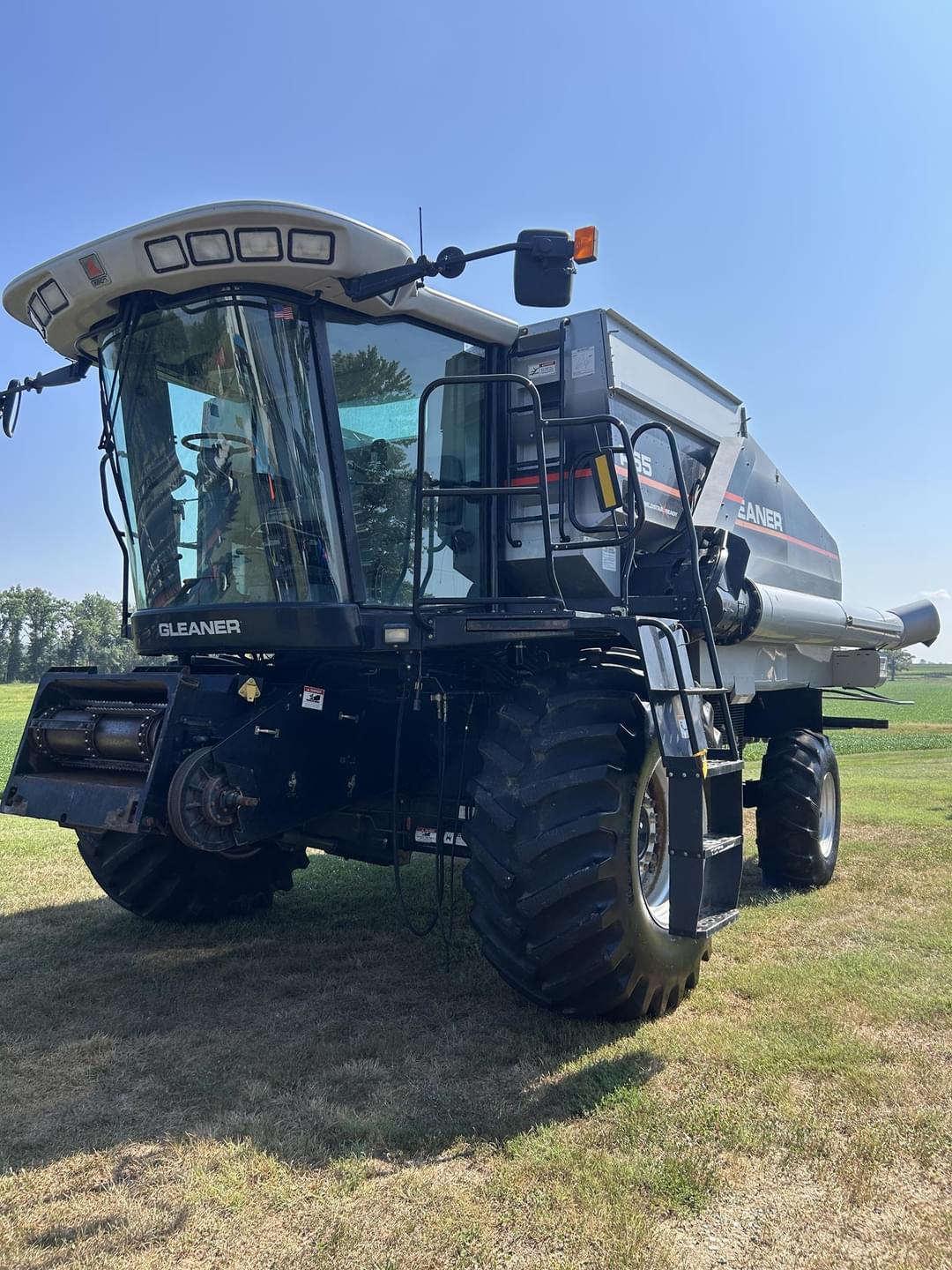 Image of Gleaner R65 Primary image