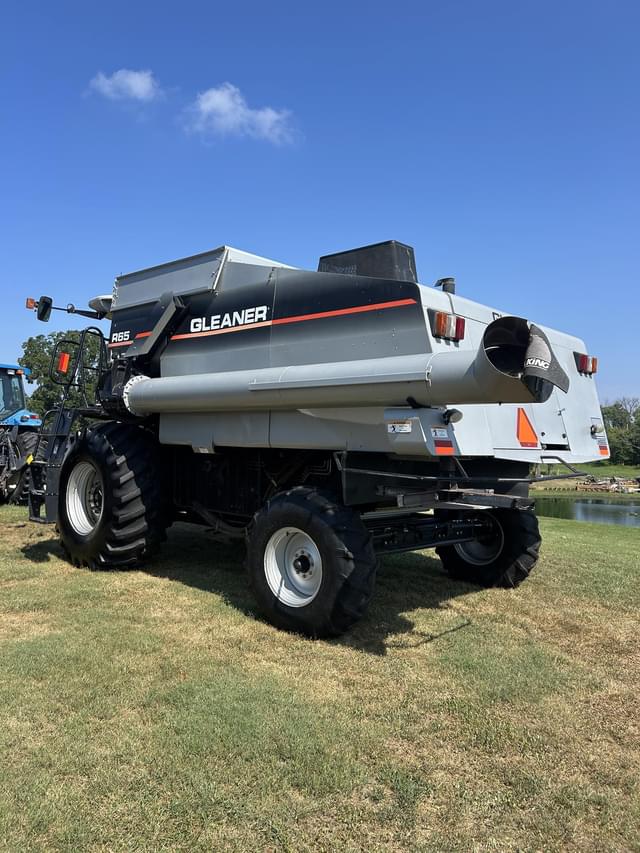 Image of Gleaner R65 equipment image 4