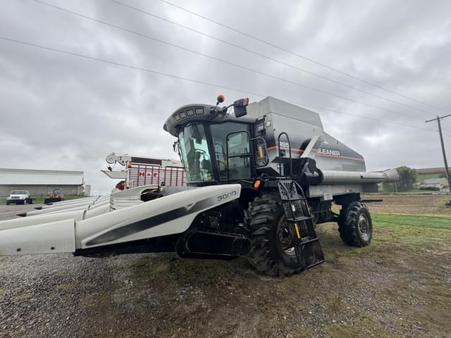 Image of Gleaner R65 equipment image 3