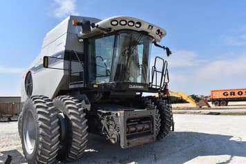 Main image Gleaner R66