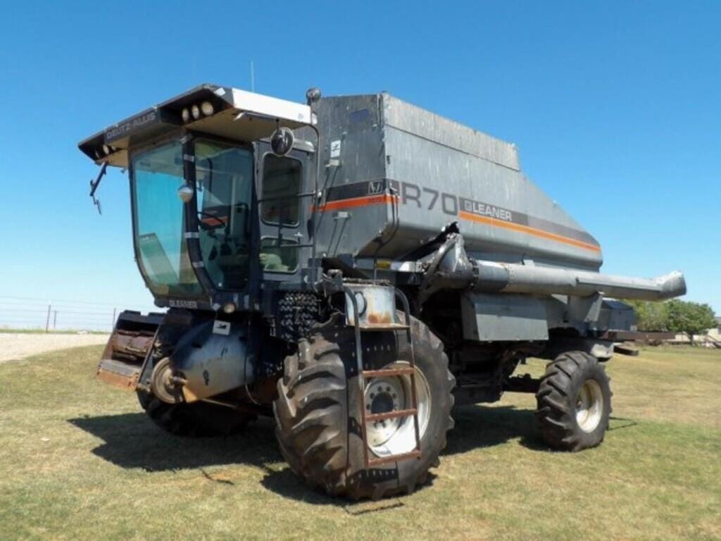 Main image Gleaner R70