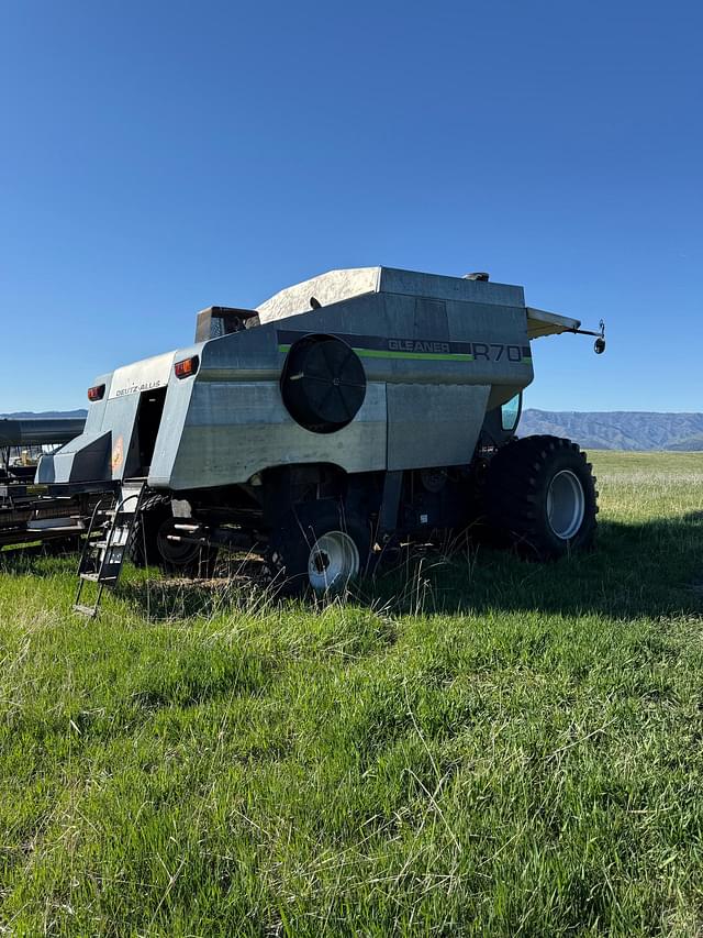 Image of Gleaner R70 equipment image 2