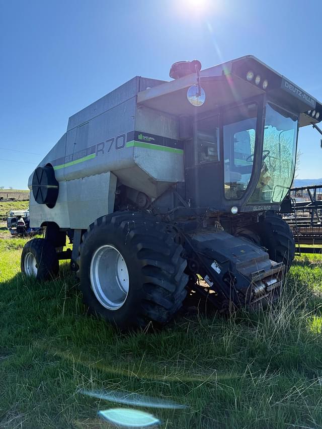 Image of Gleaner R70 equipment image 4