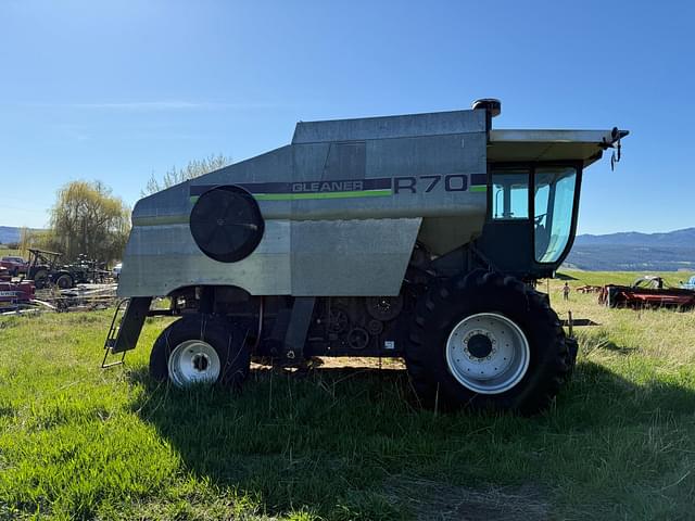 Image of Gleaner R70 equipment image 1