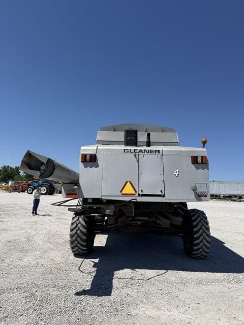 Image of Gleaner R75 equipment image 3