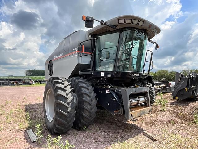 Image of Gleaner R75 equipment image 2