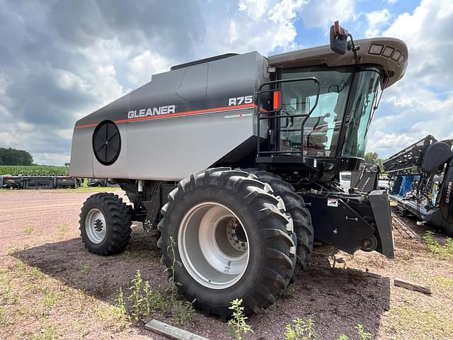 Image of Gleaner R75 equipment image 3