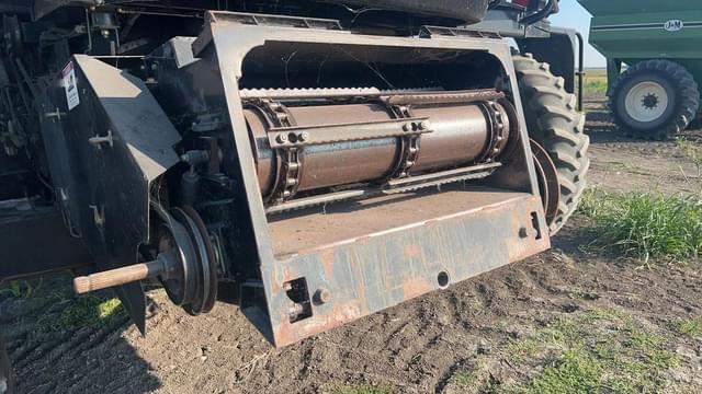 Image of Gleaner R75 equipment image 4