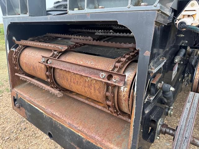 Image of Gleaner R75 equipment image 3