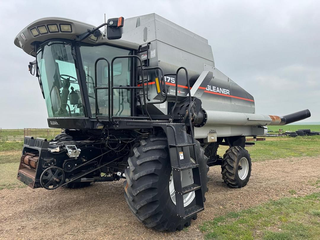 Image of Gleaner R75 Primary image