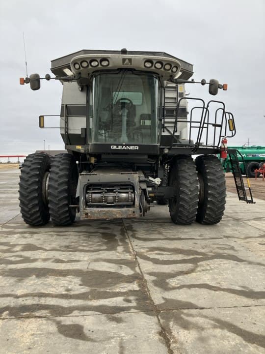 Image of Gleaner R76 equipment image 1