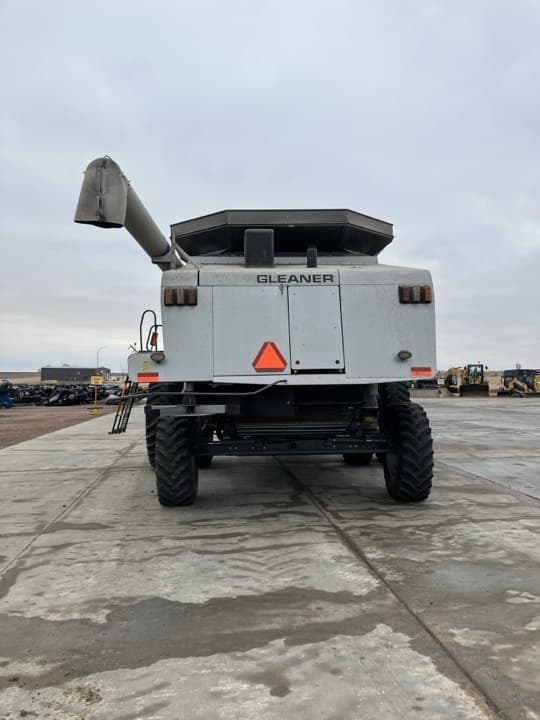 Image of Gleaner R76 equipment image 3