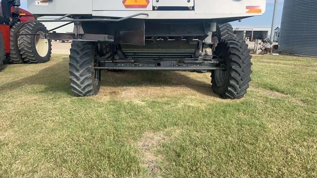 Image of Gleaner R76 equipment image 2