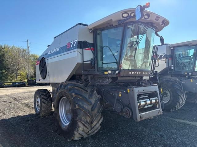 Image of Gleaner S77 equipment image 1