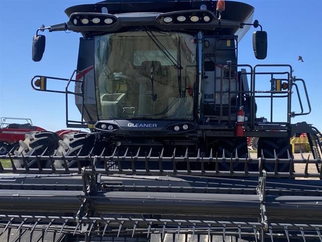 Image of Gleaner S97 equipment image 2