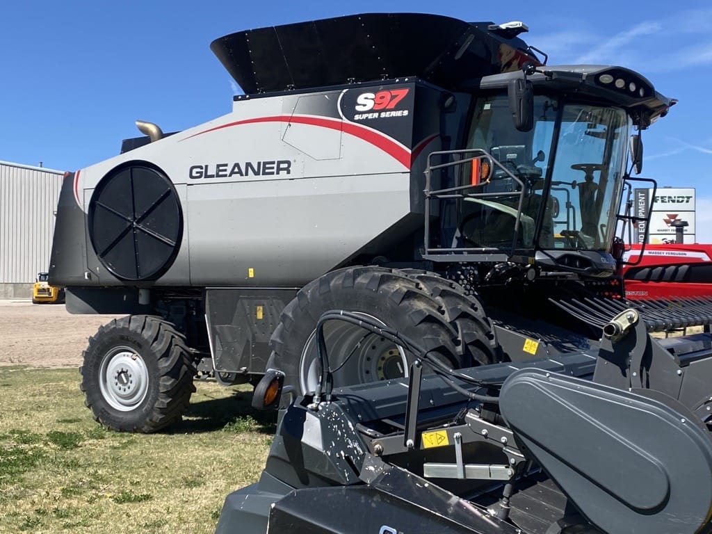 Gleaner S97 Equipment Image0