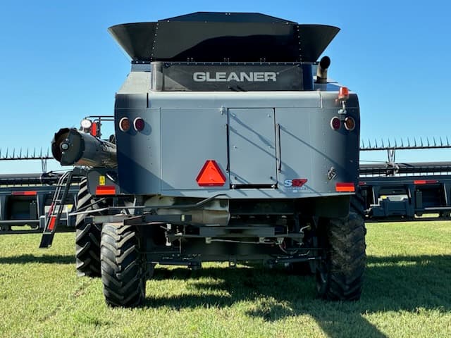 Image of Gleaner S97 equipment image 2