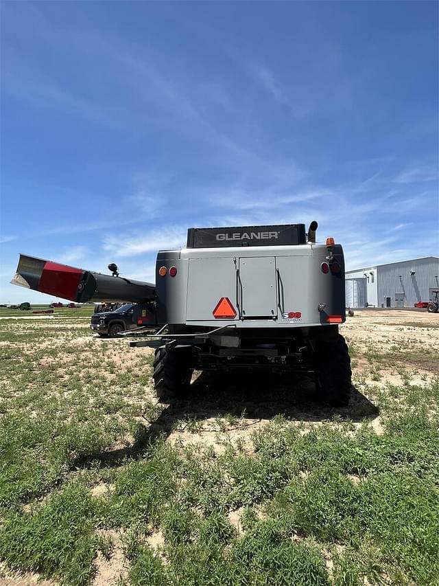 Image of Gleaner S98 equipment image 1