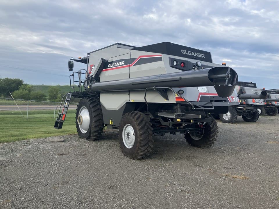 Image of Gleaner T71 Primary image