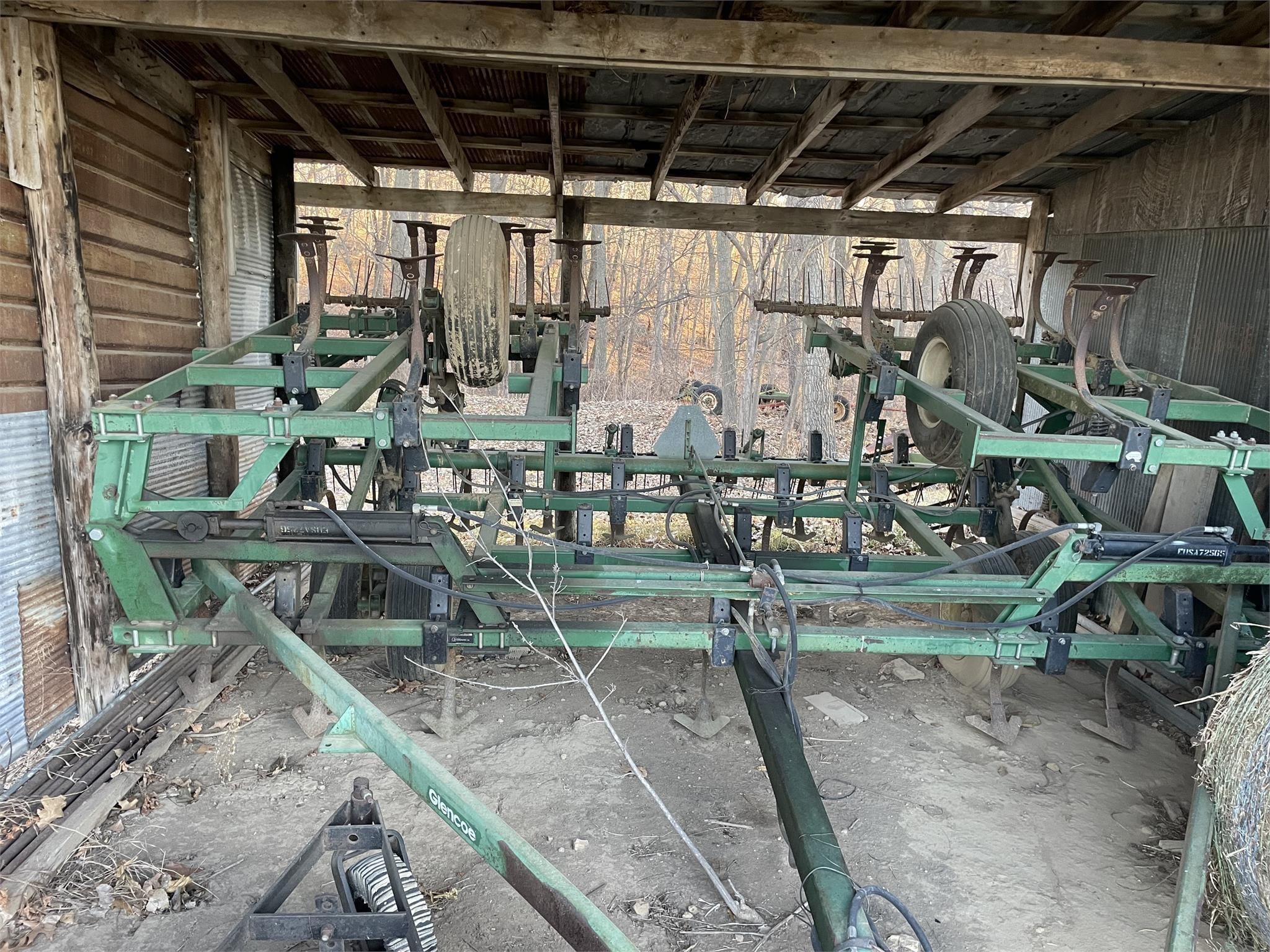 Main image Glencoe 3300