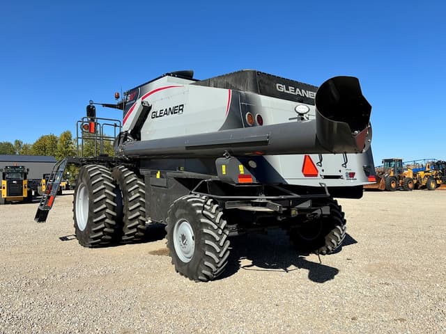 Image of Gleaner S97 equipment image 2