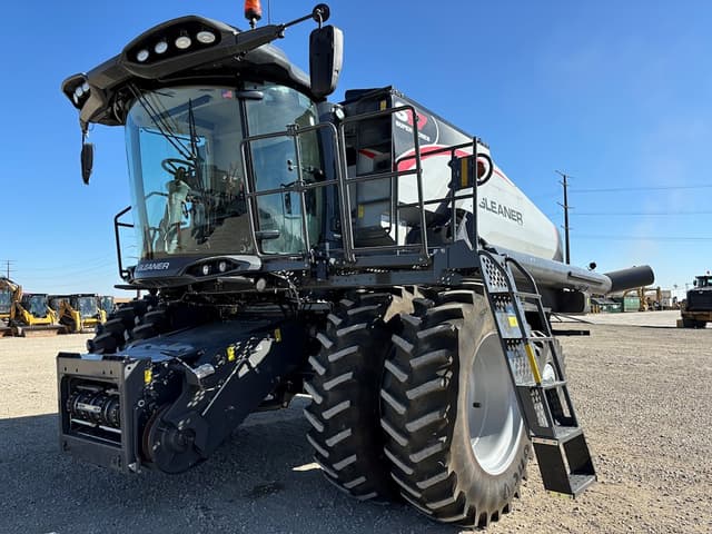 Image of Gleaner S97 equipment image 1