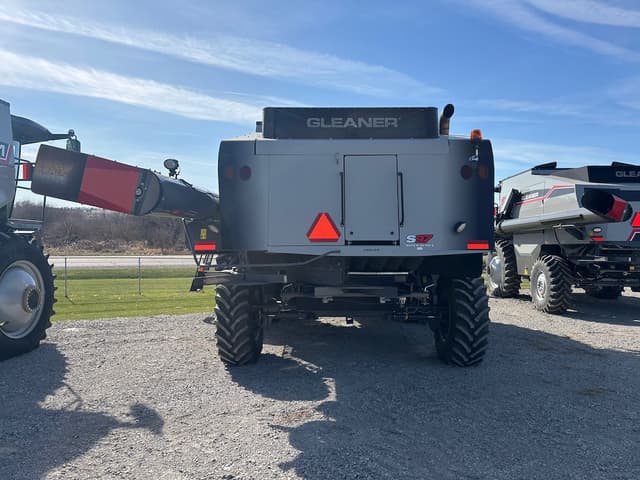 Image of Gleaner S97 equipment image 3