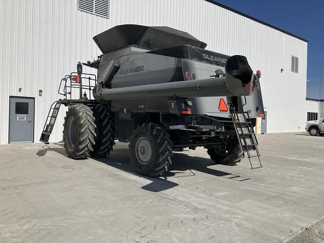 Image of Gleaner S97 equipment image 2