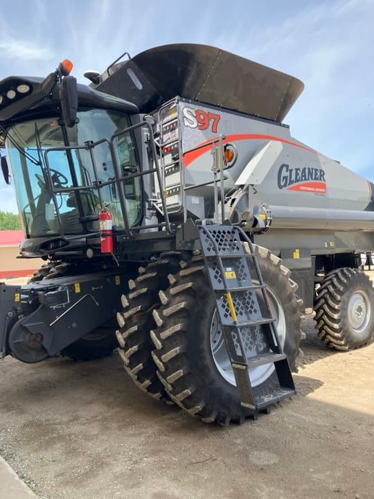 2023 Gleaner S97 Equipment Image0