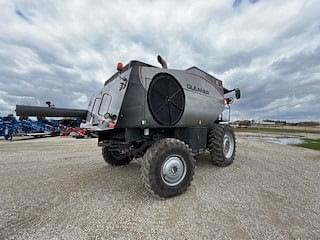 Image of Gleaner S97 equipment image 4