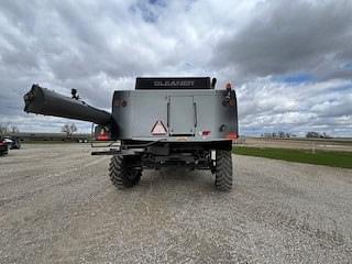 Image of Gleaner S97 equipment image 3