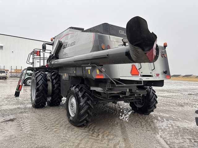 Image of Gleaner S97 equipment image 1
