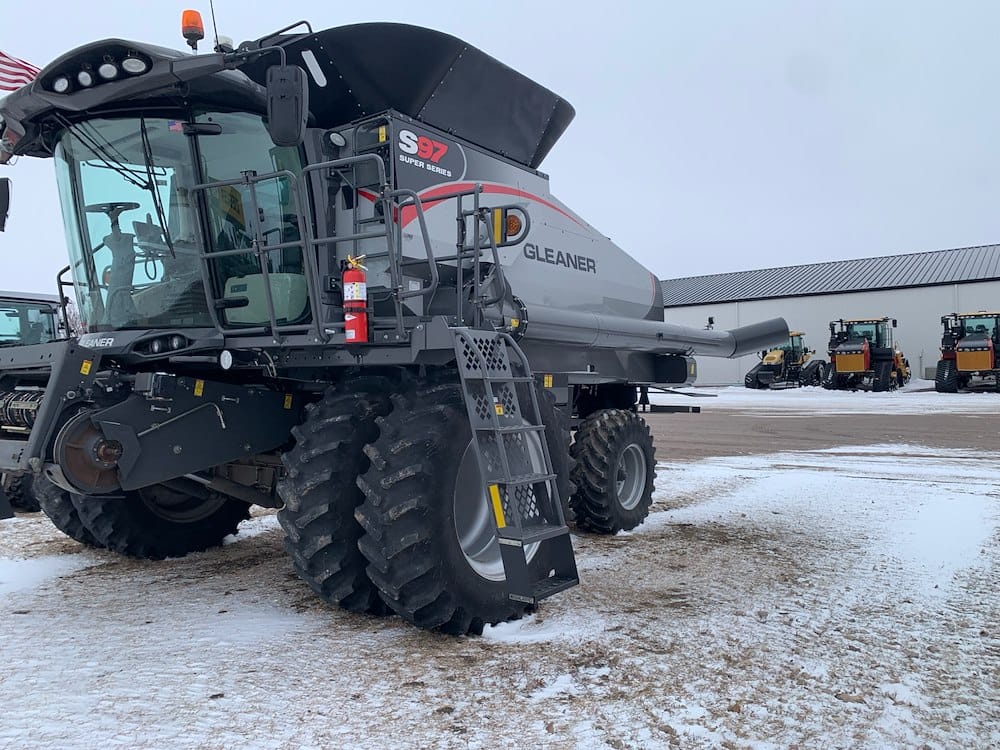 2017 Gleaner S97 Equipment Image0