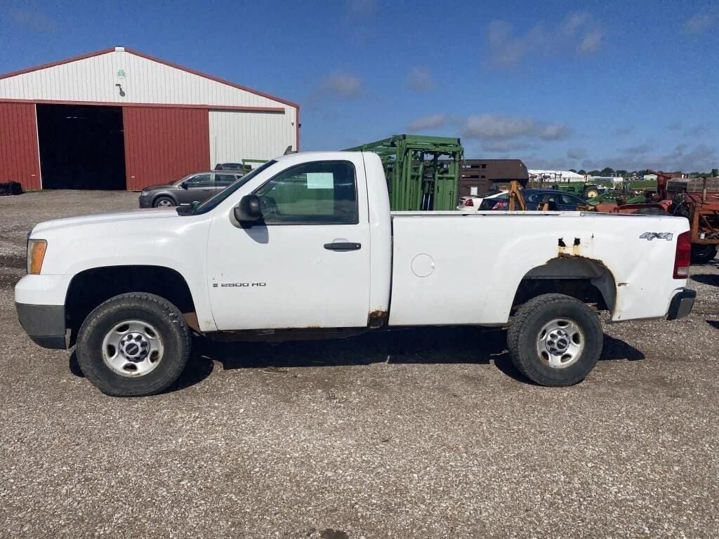 GMC 2500 Equipment Image0
