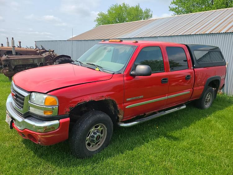 GMC 2500HD Equipment Image0