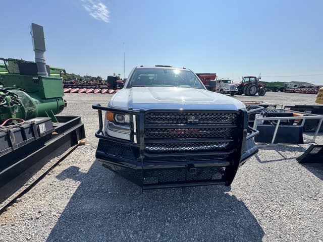 Image of GMC 2500HD equipment image 4