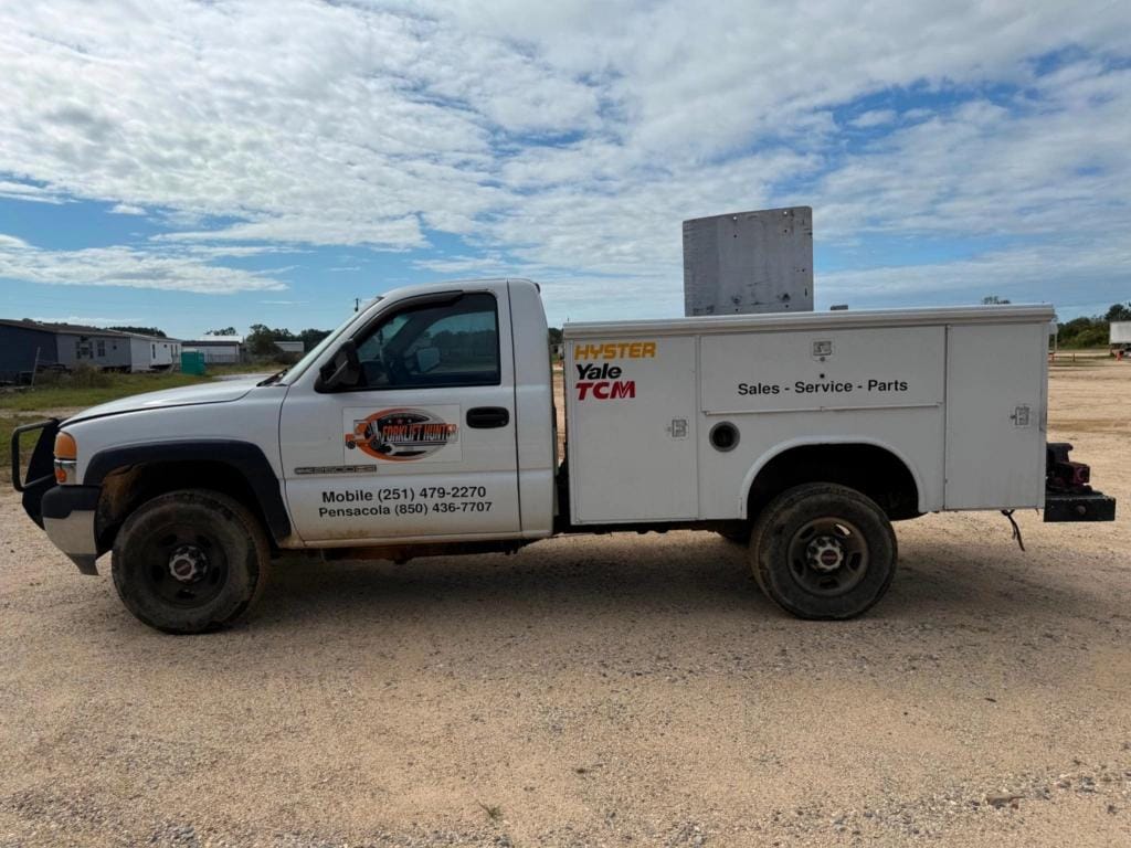 2002 GMC 2500HD Equipment Image0