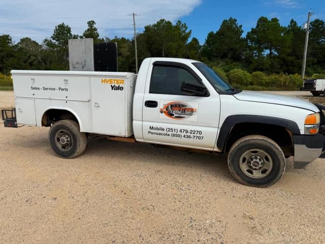 Image of GMC 2500HD equipment image 4