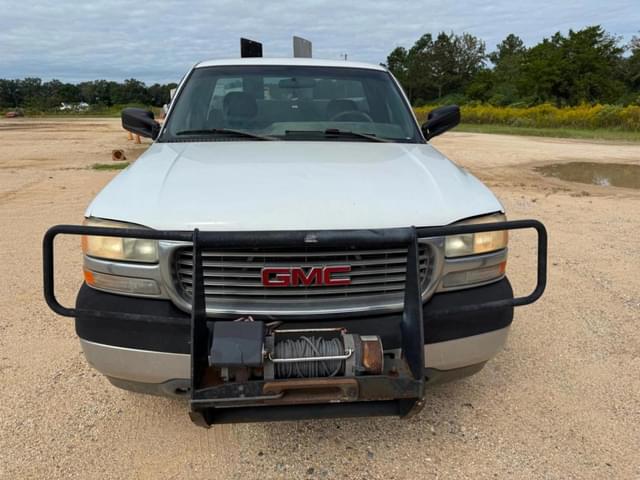 Image of GMC 2500HD equipment image 2