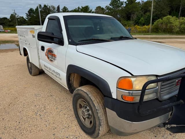 Image of GMC 2500HD equipment image 3