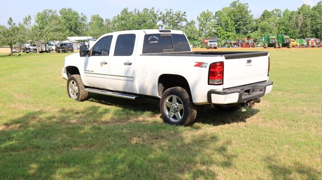 Image of GMC 2500HD equipment image 4