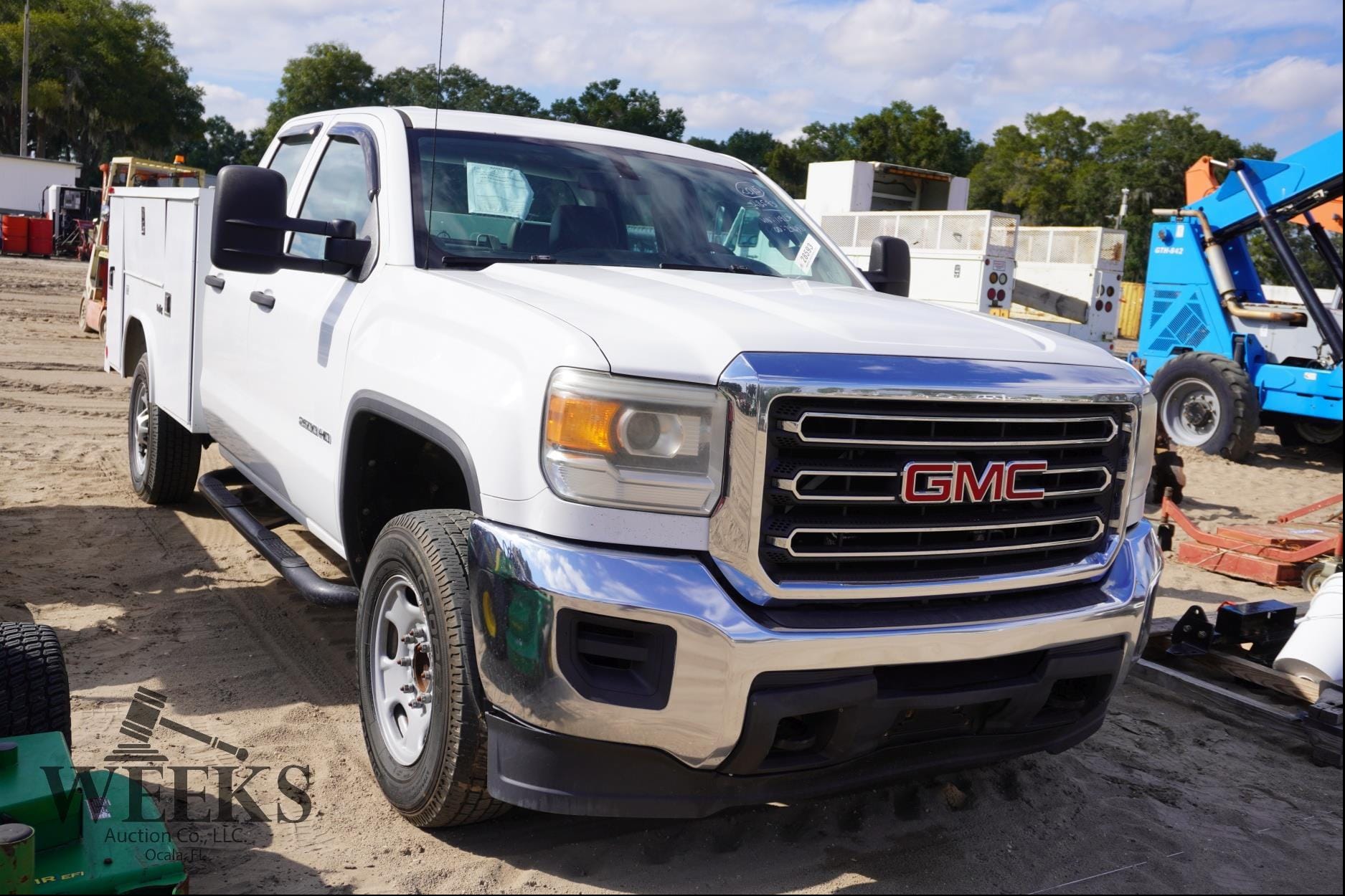 2015 GMC 2500HD Equipment Image0