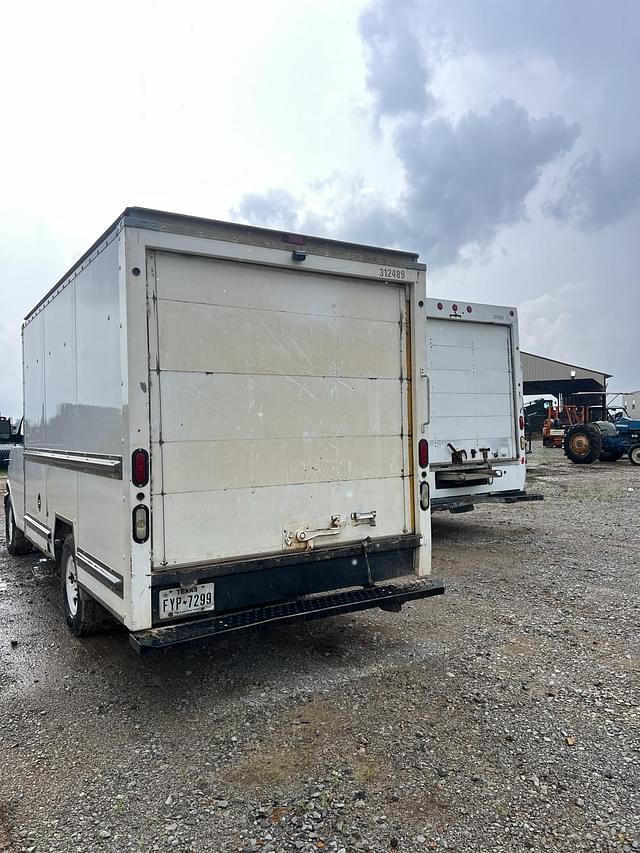 Image of GMC 3500 equipment image 2
